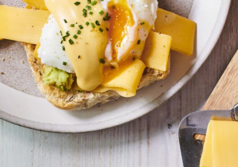 Treur-Kaas-20201221-Avocado_kaas_Eggs_Benedict-02_1600x537_acf_cropped